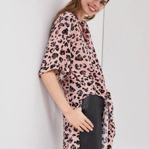 Maeve by Anthropologie high-low leopard button down -- XS